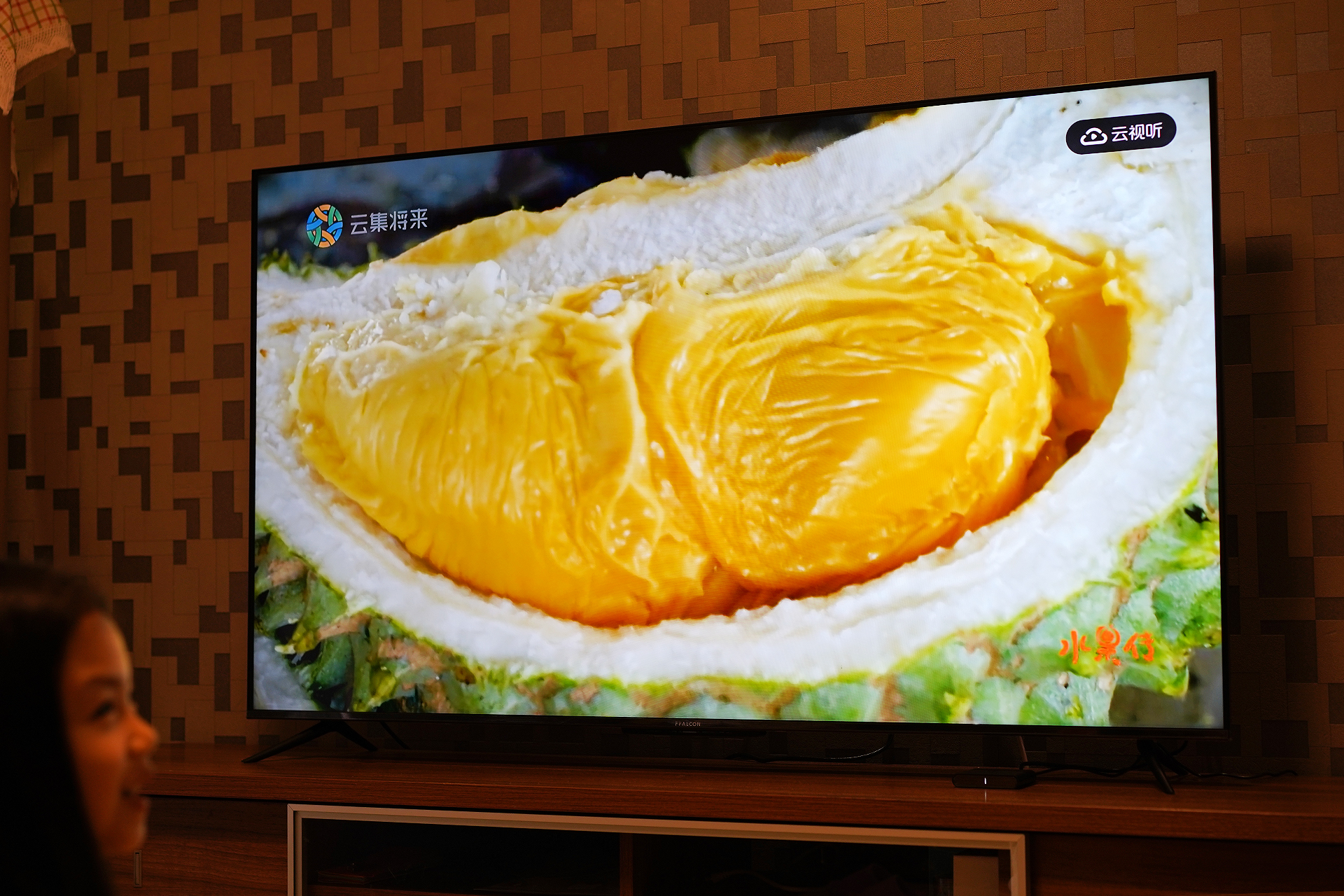 大影院、小盒子,影院级观影体验,爱奇艺8K电视盒子电视果6体验