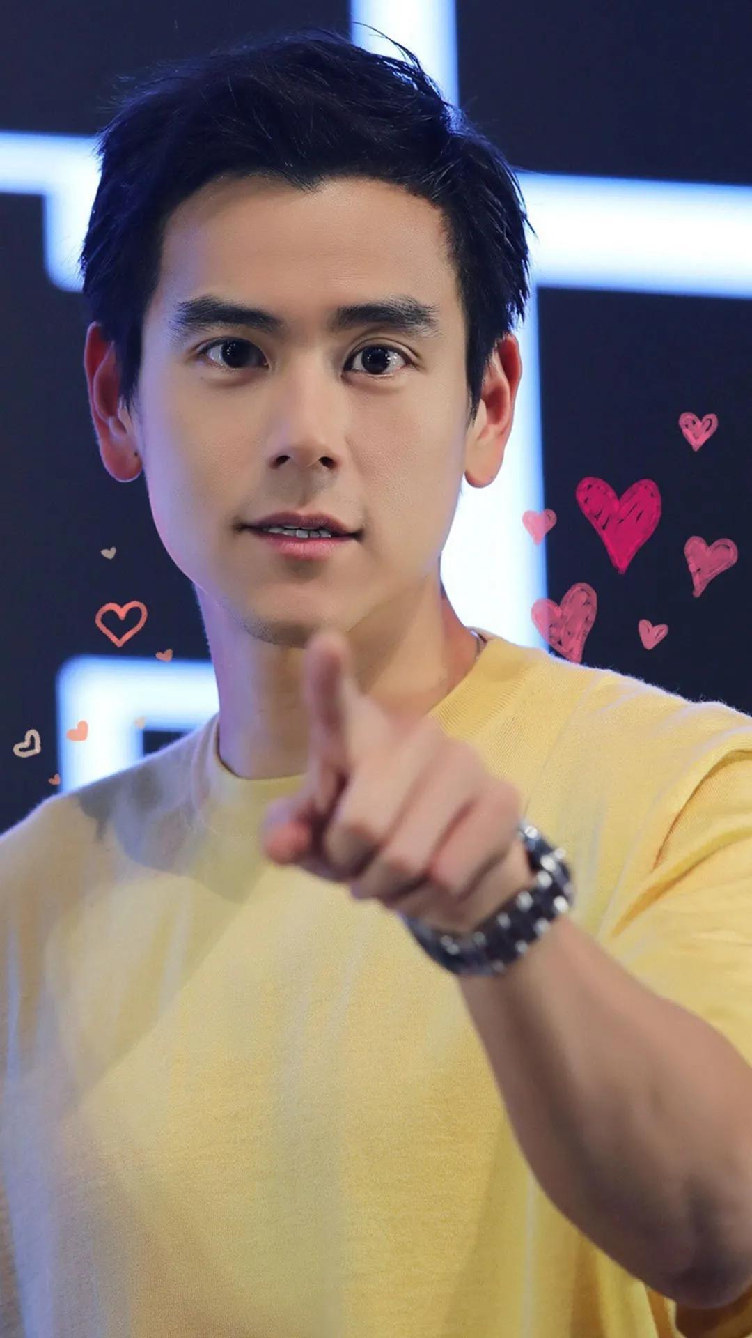 超清彭于晏健身图片,明星腹肌照前100名