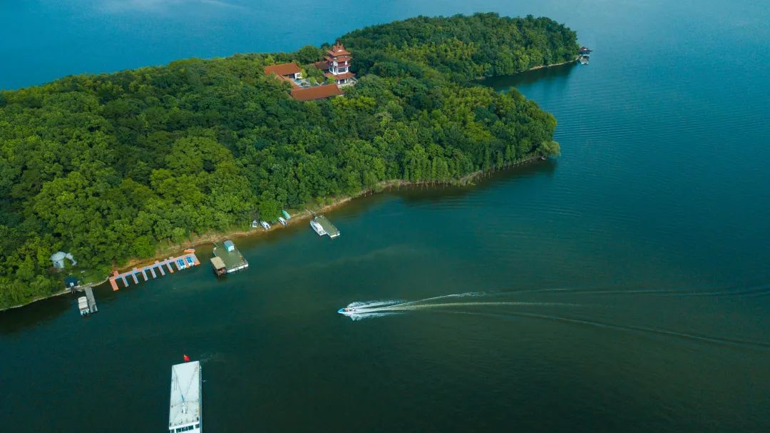 适合夏天避暑旅游的地方,适合夏天避暑的旅游地方