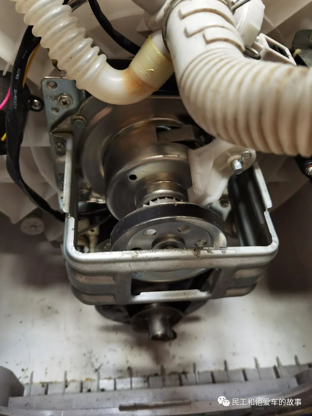 洗衣机甩干不好用，给他换个离合器，结果还是不行，只能扔了