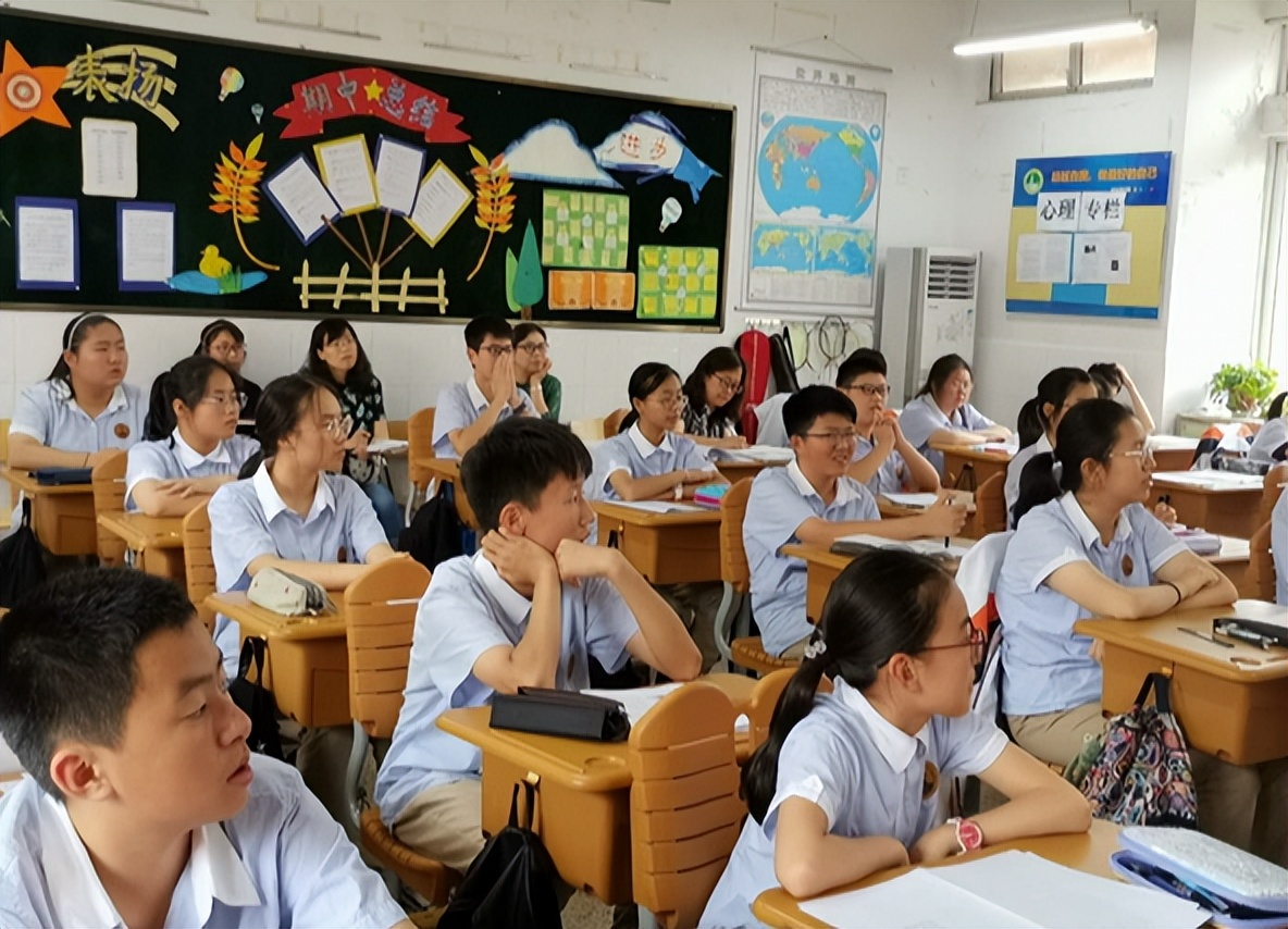 适合小学生剪的发型帅气,适合中学生剪的帅气发型