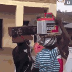 想穿这样的衣服还怕别人看见吗,穿这样的衣服出门真的不尴尬吗