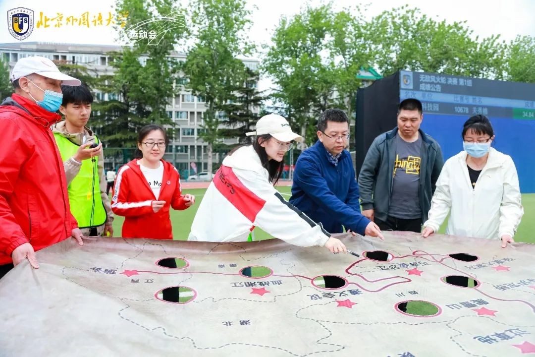 中国大学篮球比赛高燃,世界冠军助阵表演视频