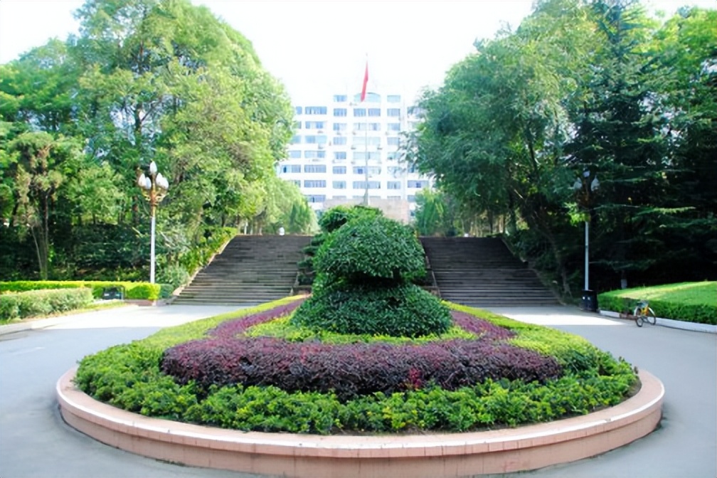 重德博学尚美笃行,重德博学勤勉尚美