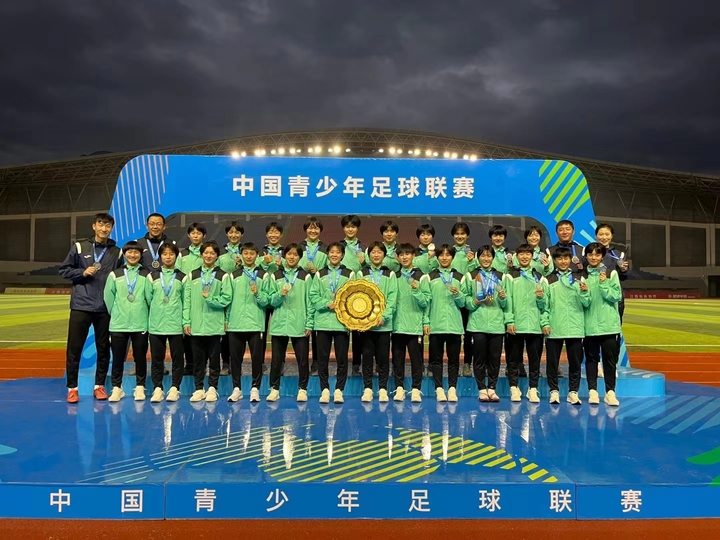 为国出征的女足,历城二中女足出征世界赛