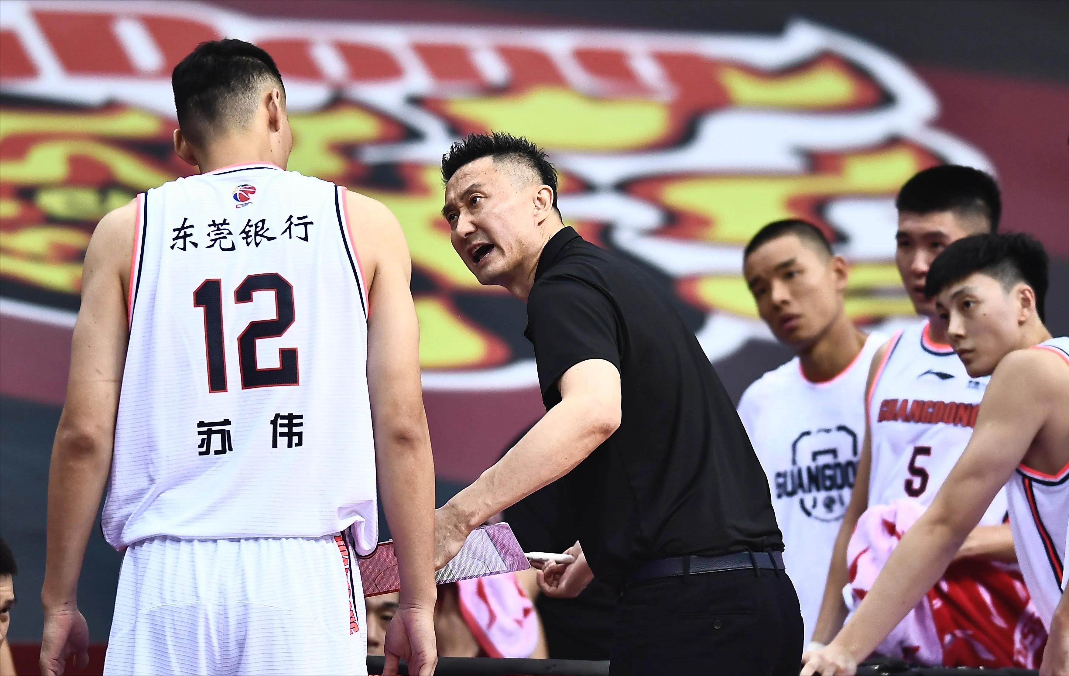 14岁才接触篮球？却还能被选进广东队！身高2米14，他如今怎样了