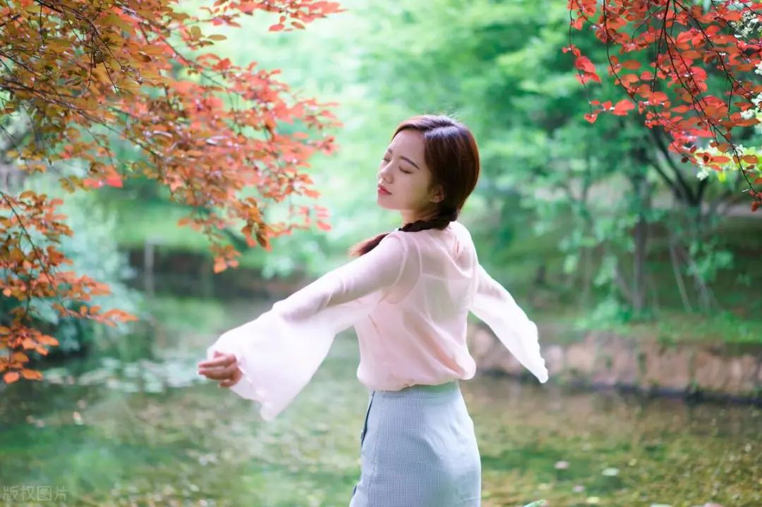 健康头发怎么染均匀,怎样染彩色才完全盖住白头发