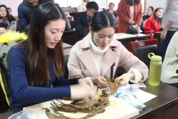 人大武大毕业生进厂,人大武大毕业捐香烟