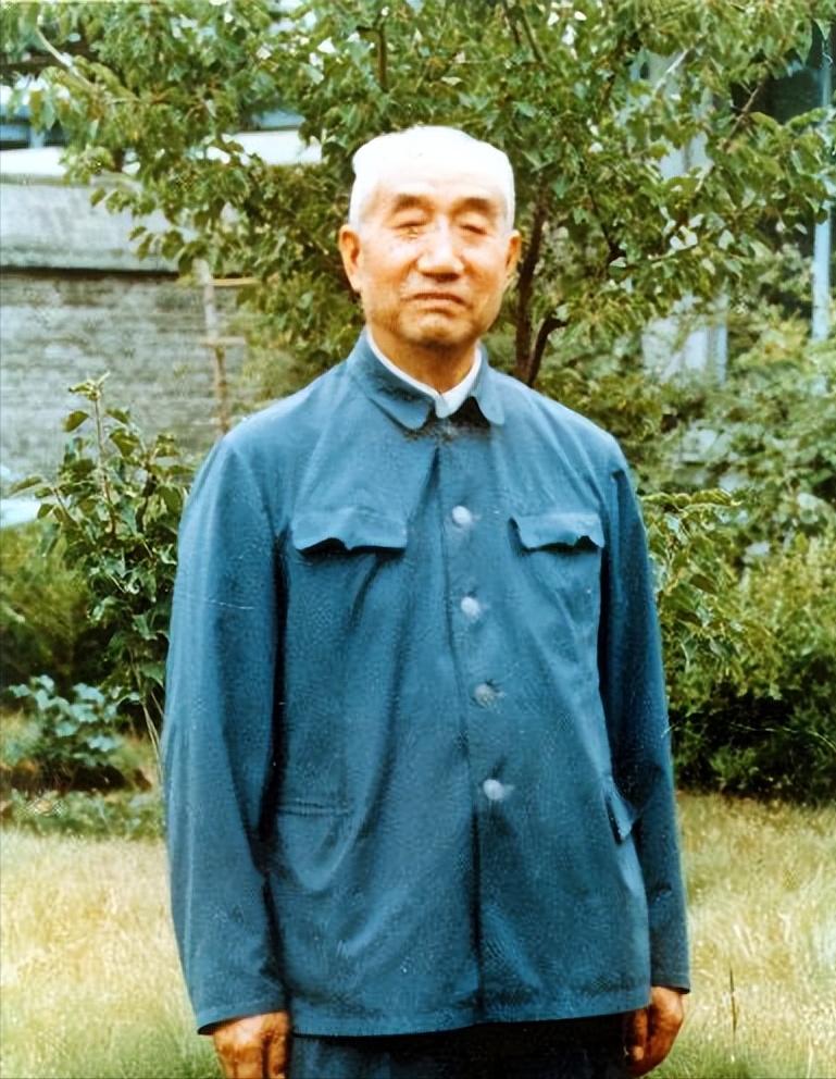 八路军6个师长只有他没成为元帅，晚年担任副主席，儿子是将军