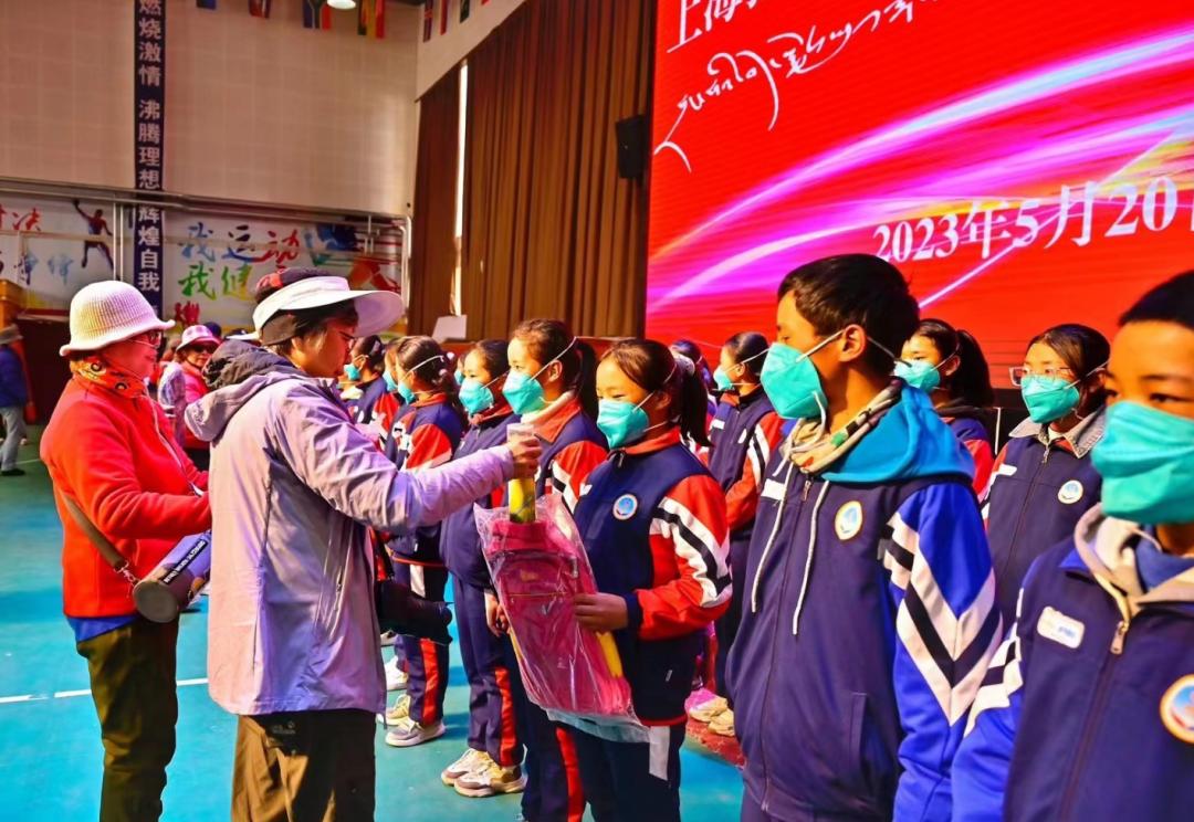 7月24日|浓浓援藏情，沪藏一家亲珠穆朗玛峰、扎什伦布寺9日“上海-日喀则”援藏旅游包机活动