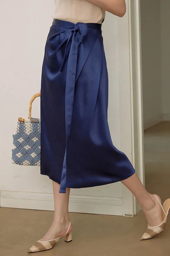 穿裙子靴子过年,过年穿了裙子显瘦