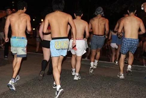 “哈耶普随便挑的陈佳佳，居然去了UCI？”那又怎样，UCI牛着呢