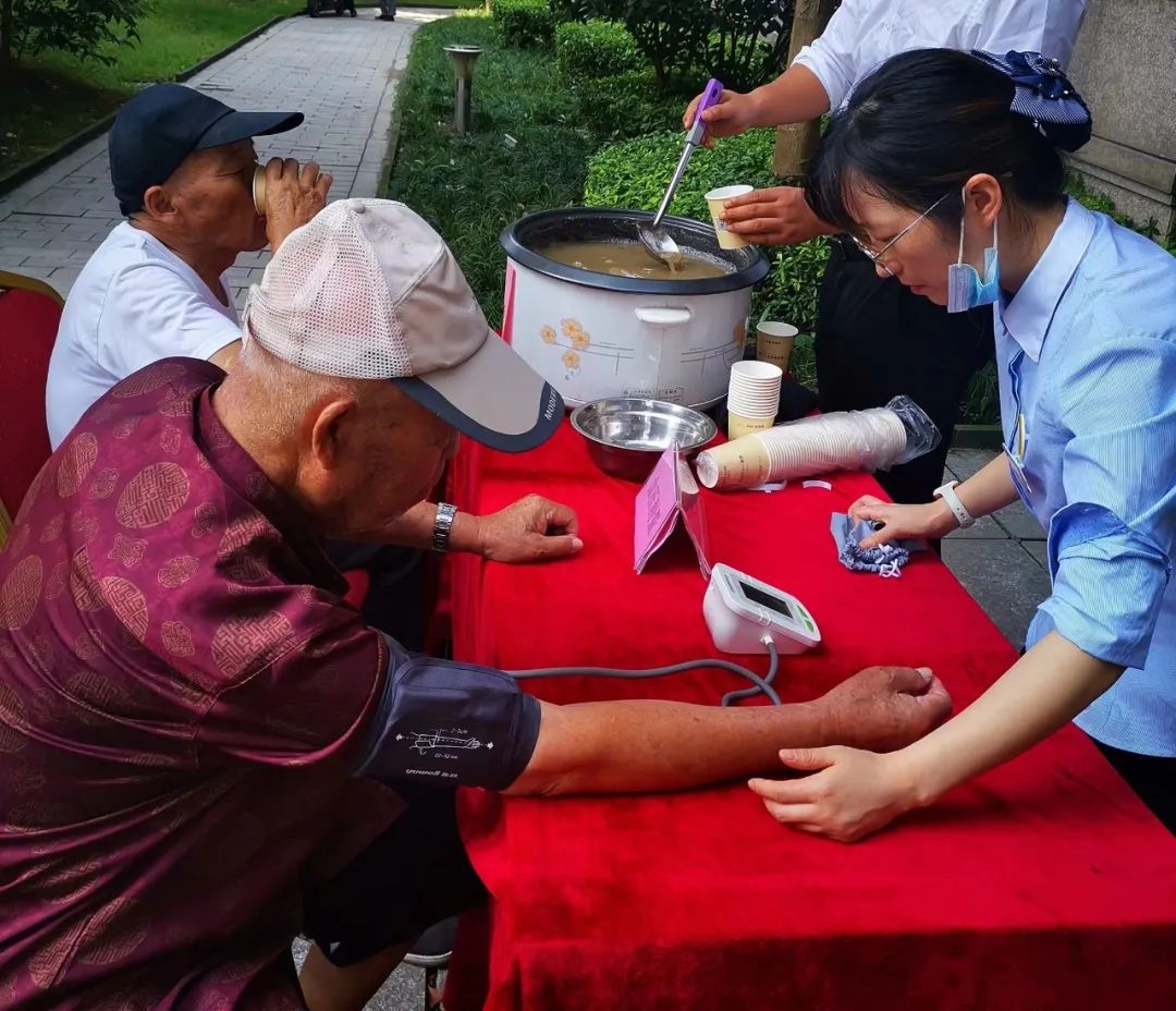 用心用情筑起居民暖心港湾,用心营造幸福小区