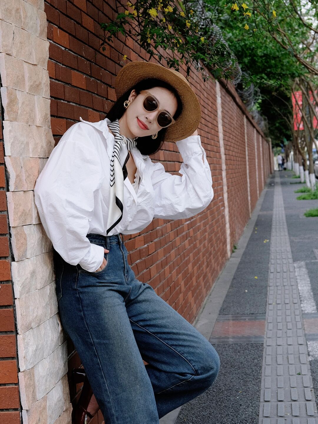 搭配春季牛仔裤的上衣推荐,初春阔腿牛仔裤配什么上衣好看