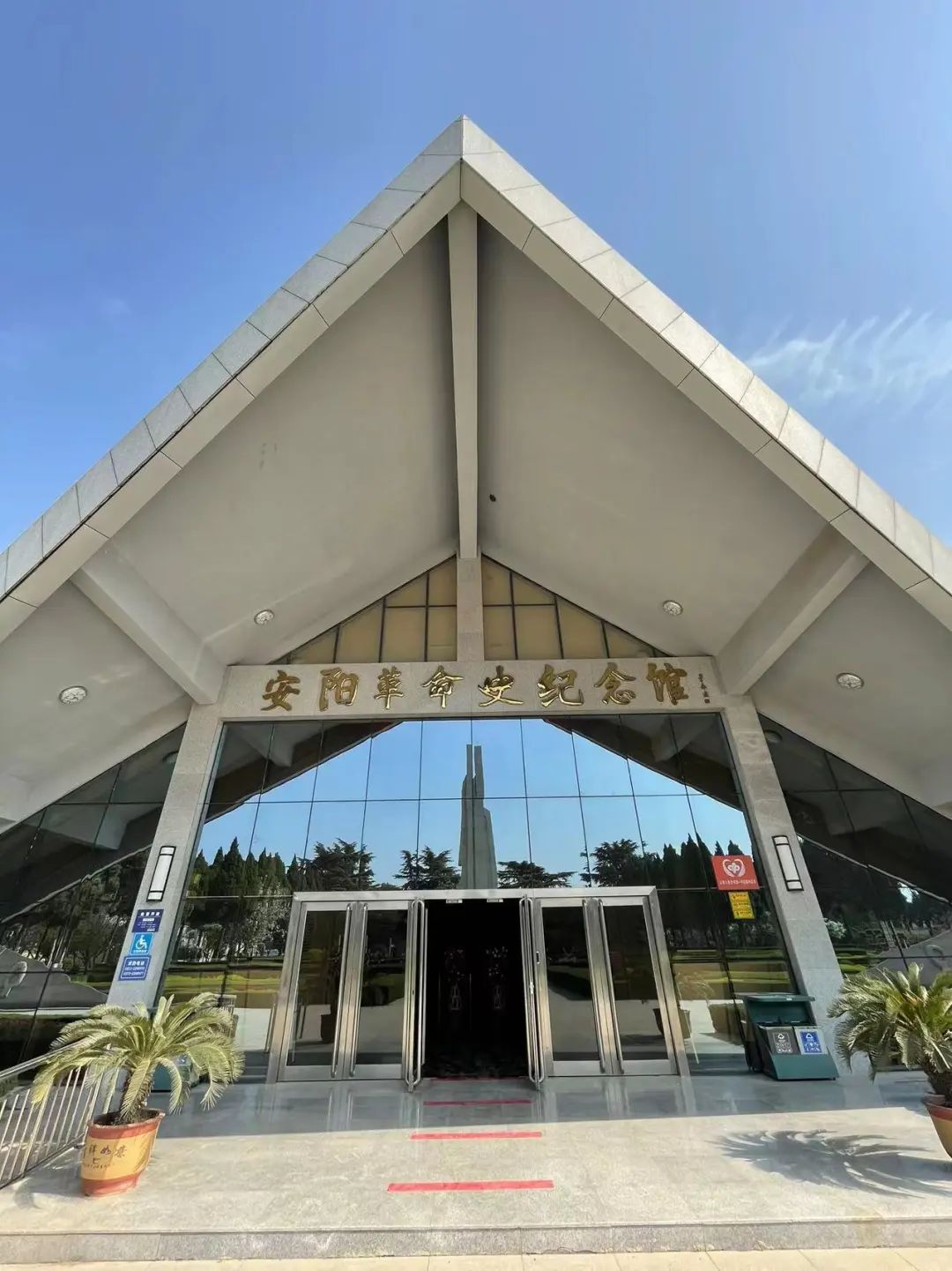 小学缅怀革命先烈主题活动,育才小学开展缅怀先烈