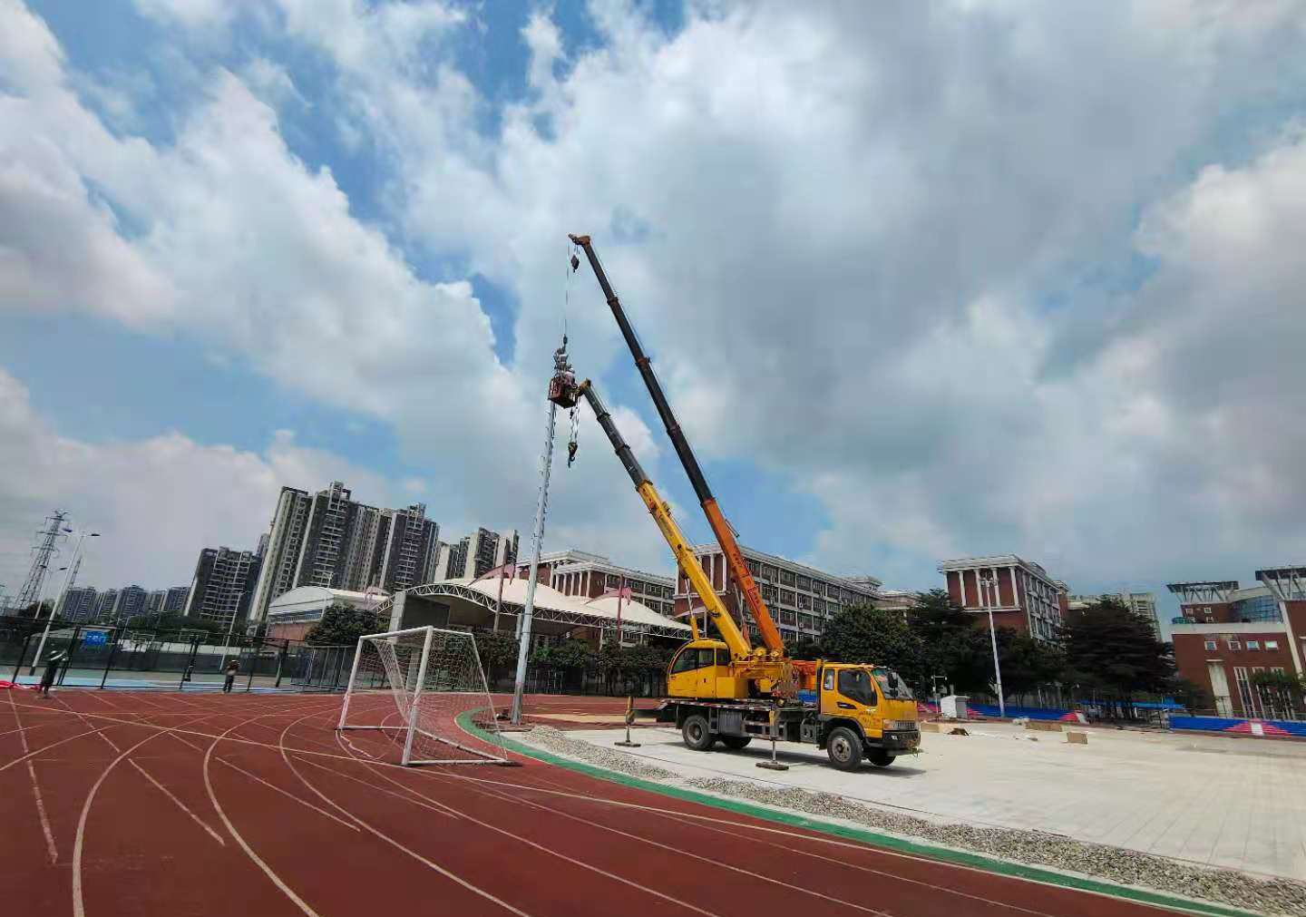 led球场专用灯的优势,600瓦球场灯高杆灯