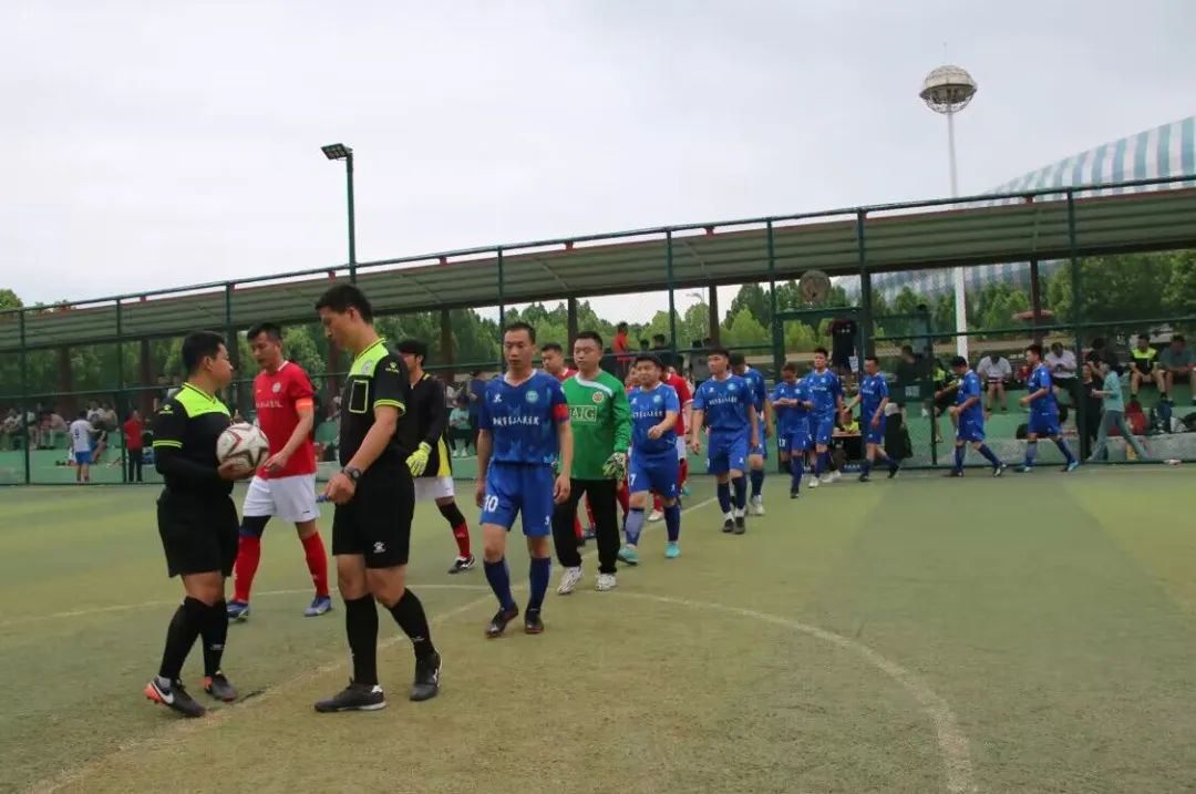 聊城足球中大奖,我校足球队轻松获冠军新闻标题