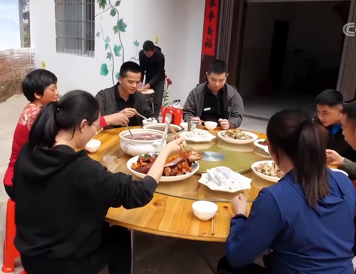 福建男子养“跳跳猪”，一斤猪肉最高卖出125元，年销售额达600万