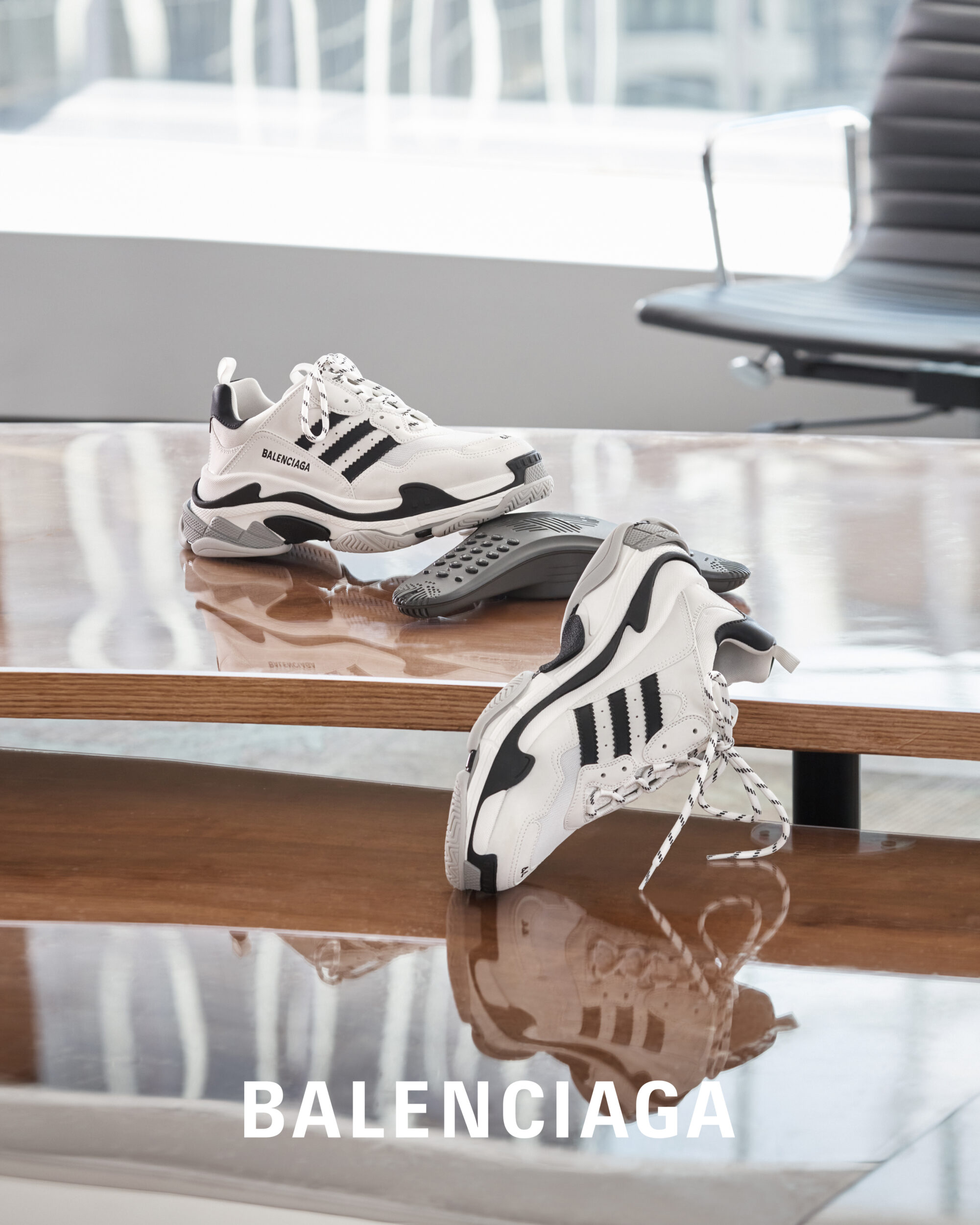 balenciaga联名adidas织带牛仔外套,balenciagaadidas发布会