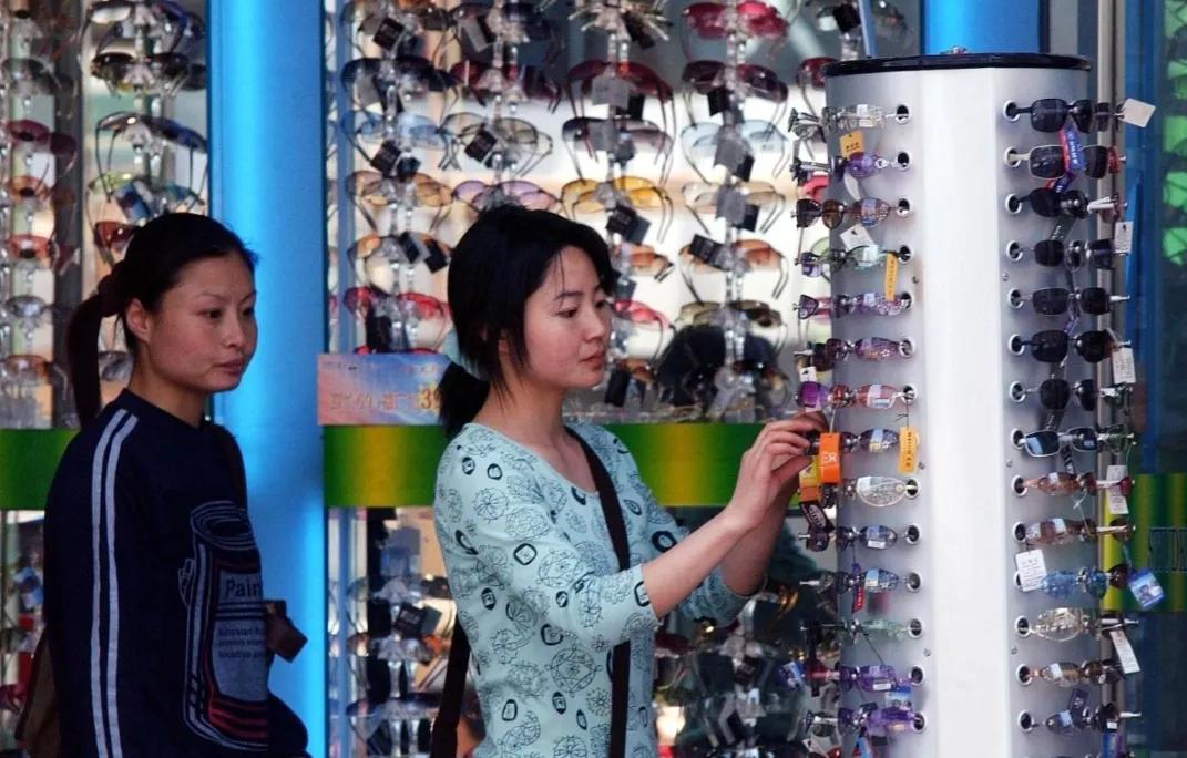 太阳镜镜片颜色越深越防紫外线吗,偏光太阳镜什么颜色镜片比较好