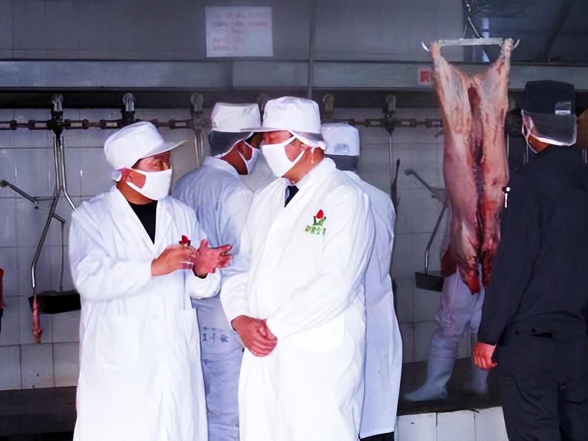 山东小伙卖卤肉月入30万,男子卖猪肉年入百万