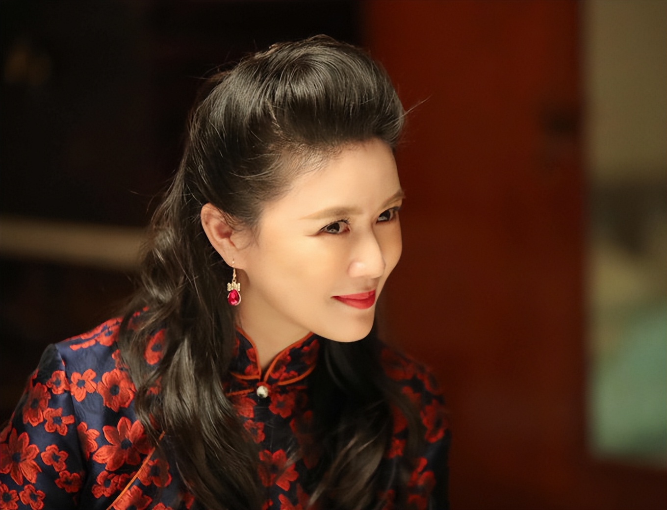 演员田海蓉:亿万富豪丈夫死在监狱,她成为影视圈大佬,如今怎样