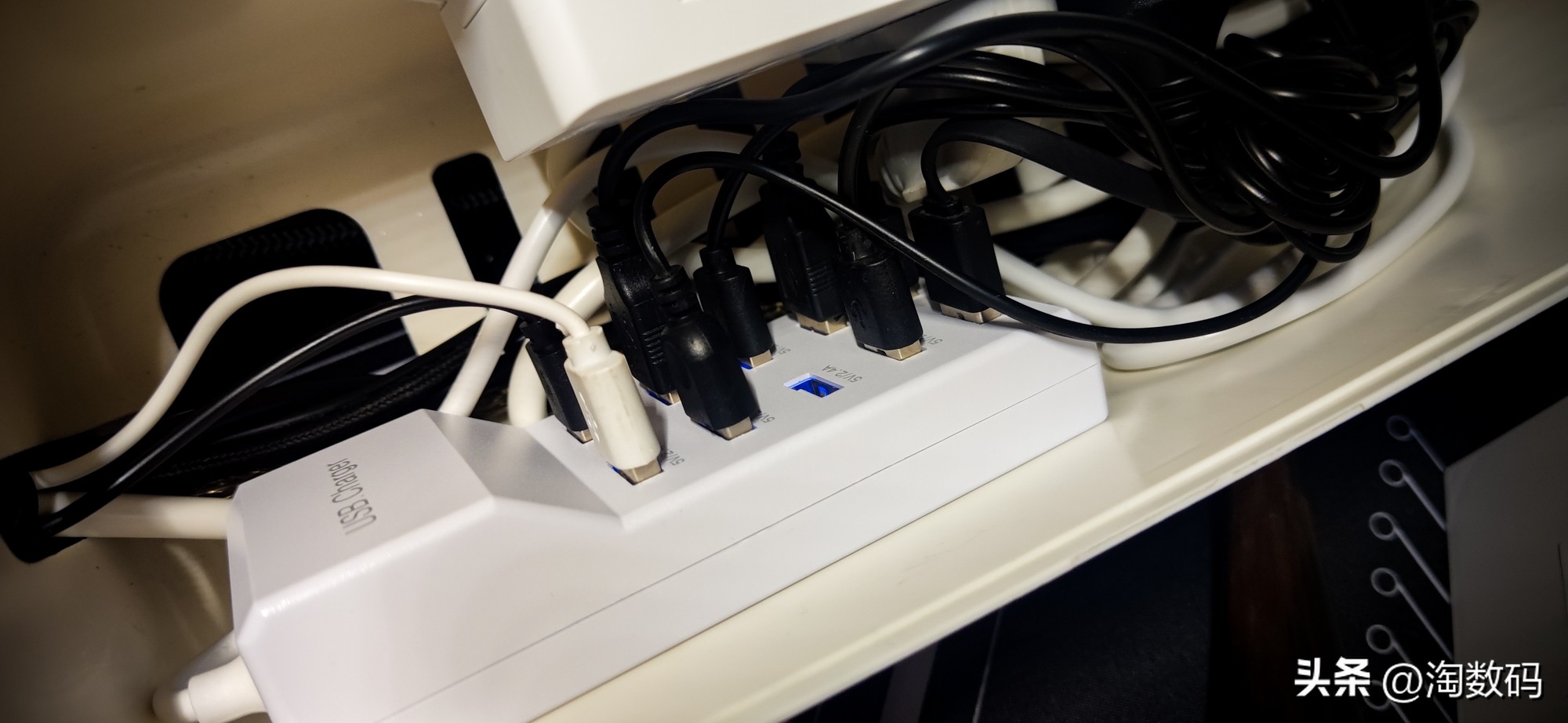 双主机双屏视频接口不够用？￥29块钱DP1.4一转二分线器晒单简评