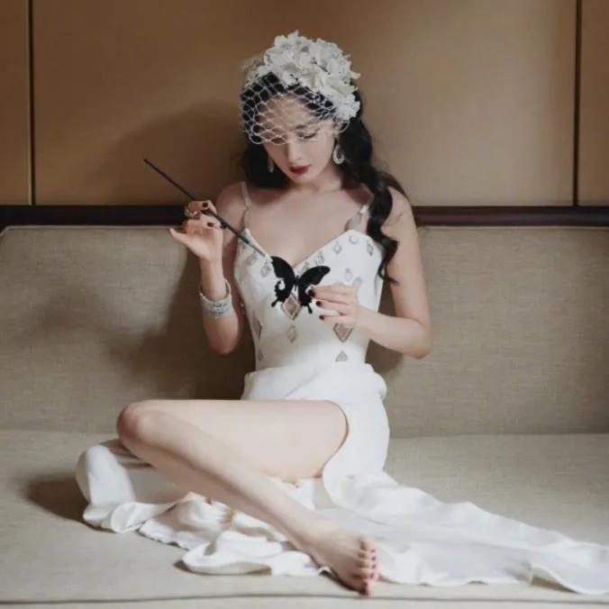 童瑶时尚芭莎红毯,杨幂惊艳亮相嘉人超级盛典红毯