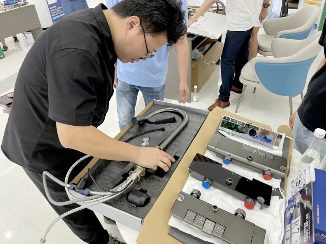 聚焦两会互济互动抱团取暖,聚焦合作共赢开展互利合作