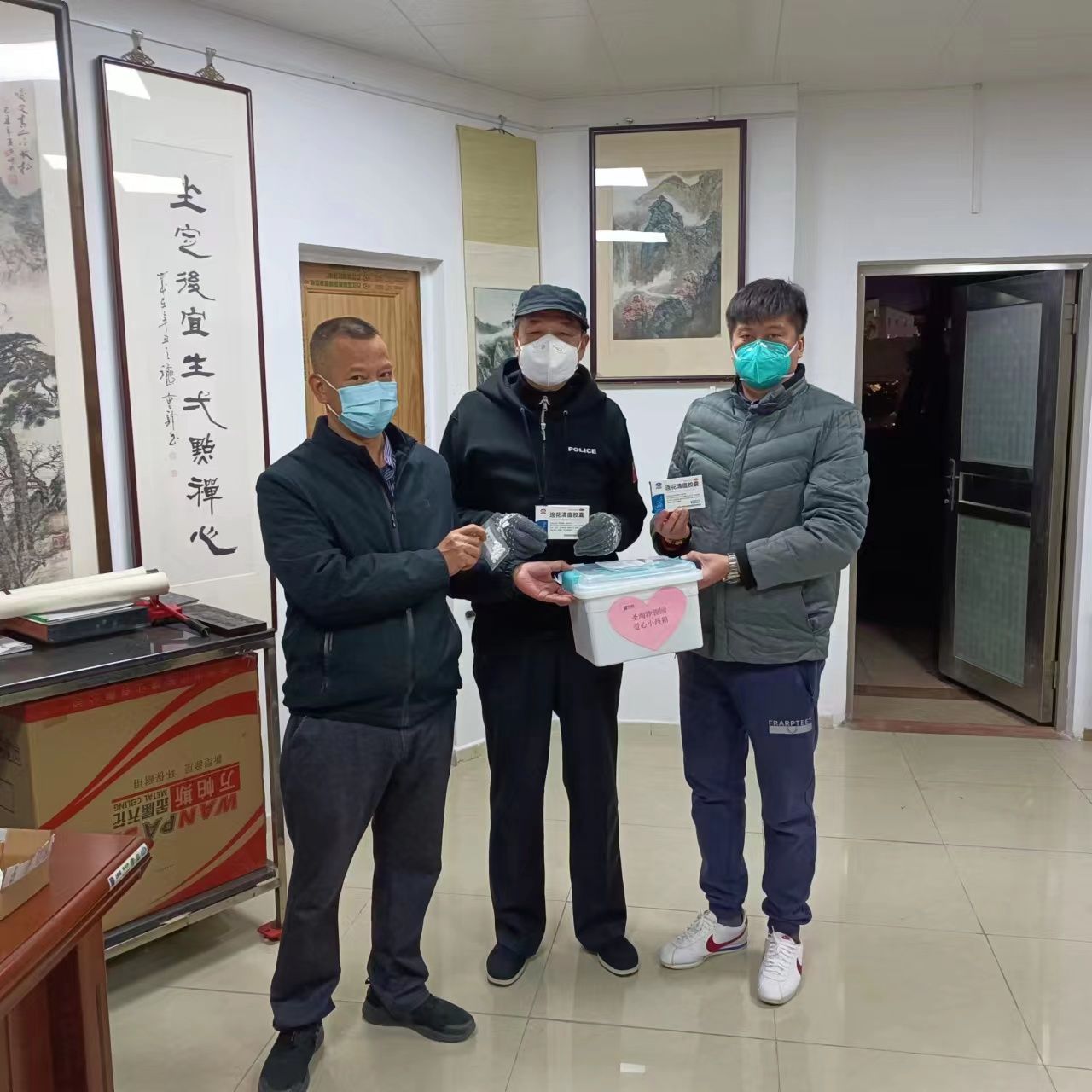 暖心共享药箱上线药物源源不断 (深圳多个社区设共享药箱)