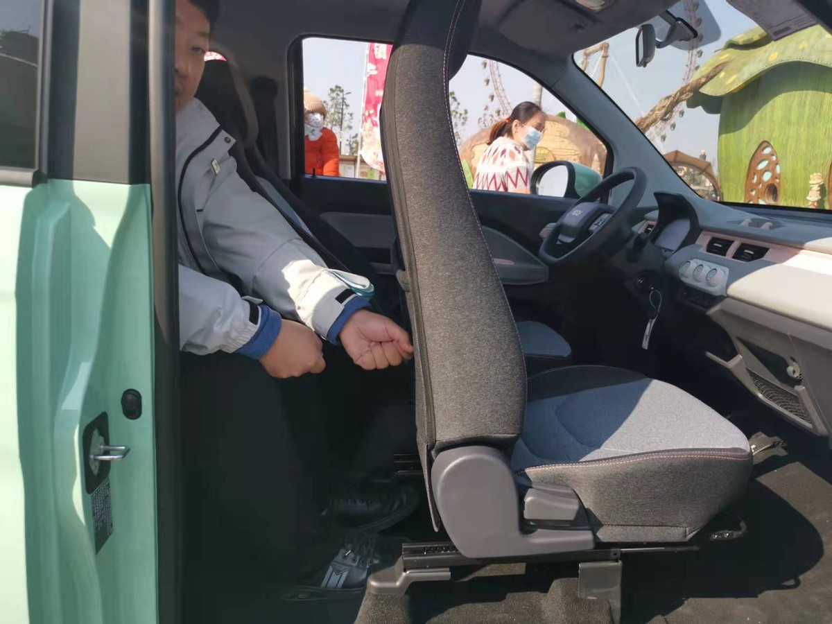 奇瑞qq冰淇淋对比五菱mini哪个好,奇瑞qq冰淇淋170km冬季续航测评