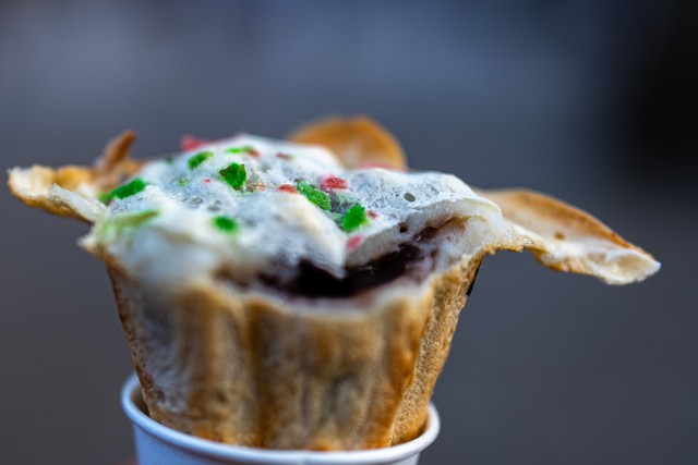 我，21年被公司辞退，凭着摆摊卖梅花糕，1年就赚到30多万