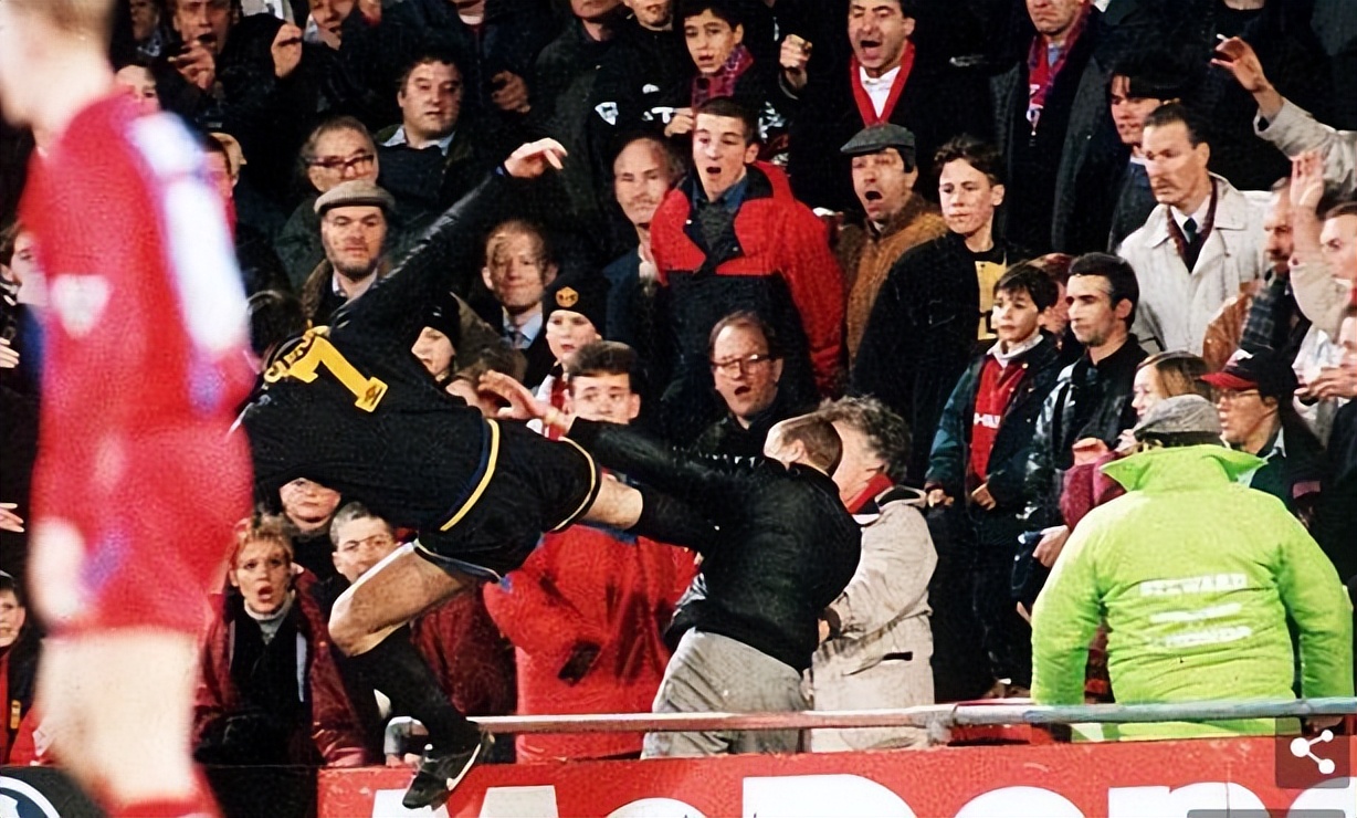 齐达内把足球艺术发挥得淋漓尽致,足球十大中场大师齐达内