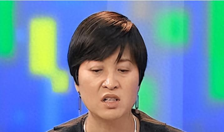 袁莉的狂妄行径：揭秘她如何成为全球闻名的丑角