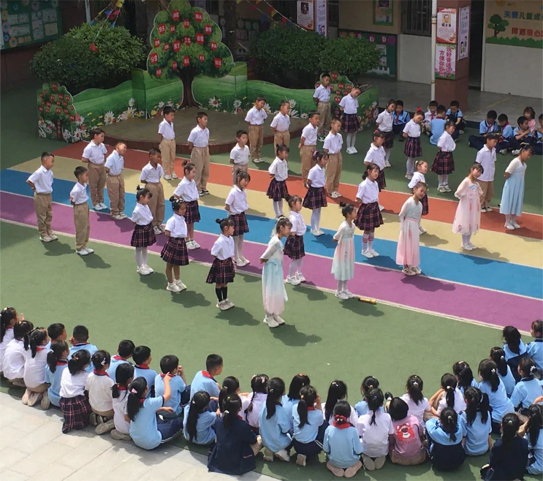 舞出勇气跳出自信——临渭区胜利小学开展“体验小舞台”梦想秀活动