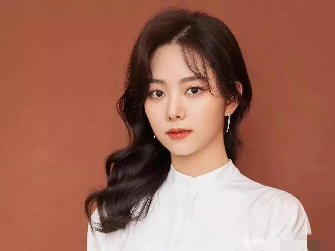 刘亦菲宋轶蓝色礼服,刘亦菲和宋轶谁更美