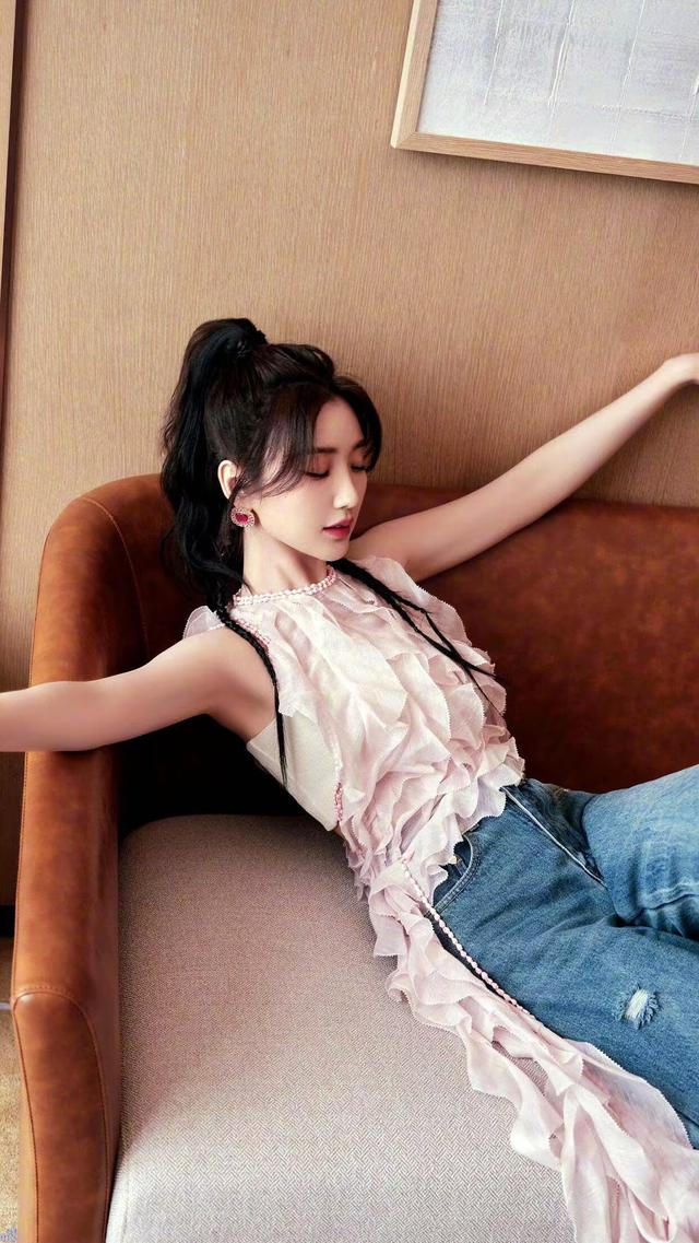 毛晓彤的穿法十分独特,毛晓彤穿红衣服怎么这么好看