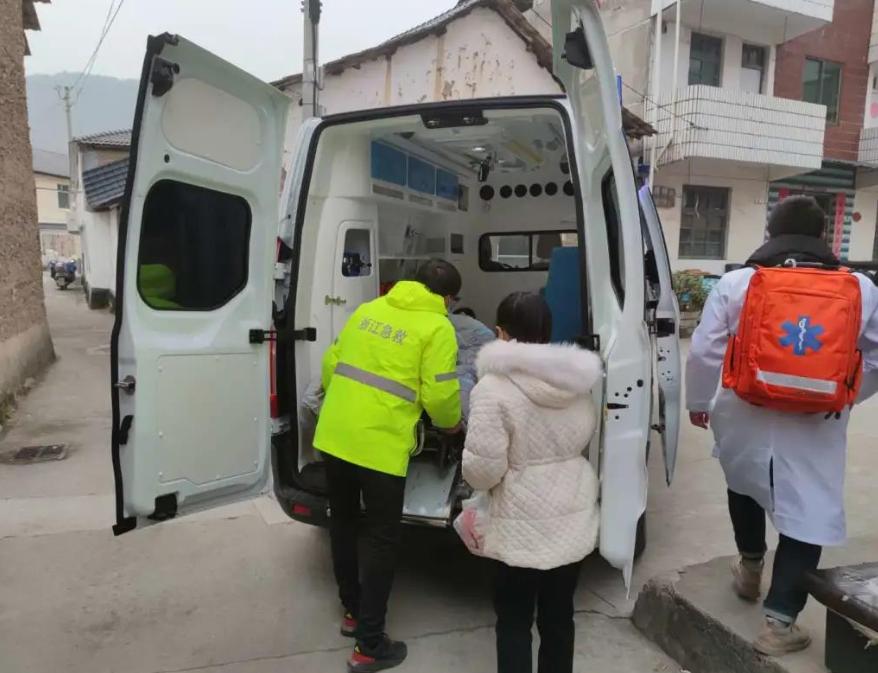 警车和消防车免费，凭啥救护车需要收费？收的钱流到了哪？