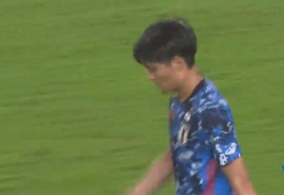 国足打日本高燃时刻0:0秀球技,国足0:2日本日本队高位逼抢