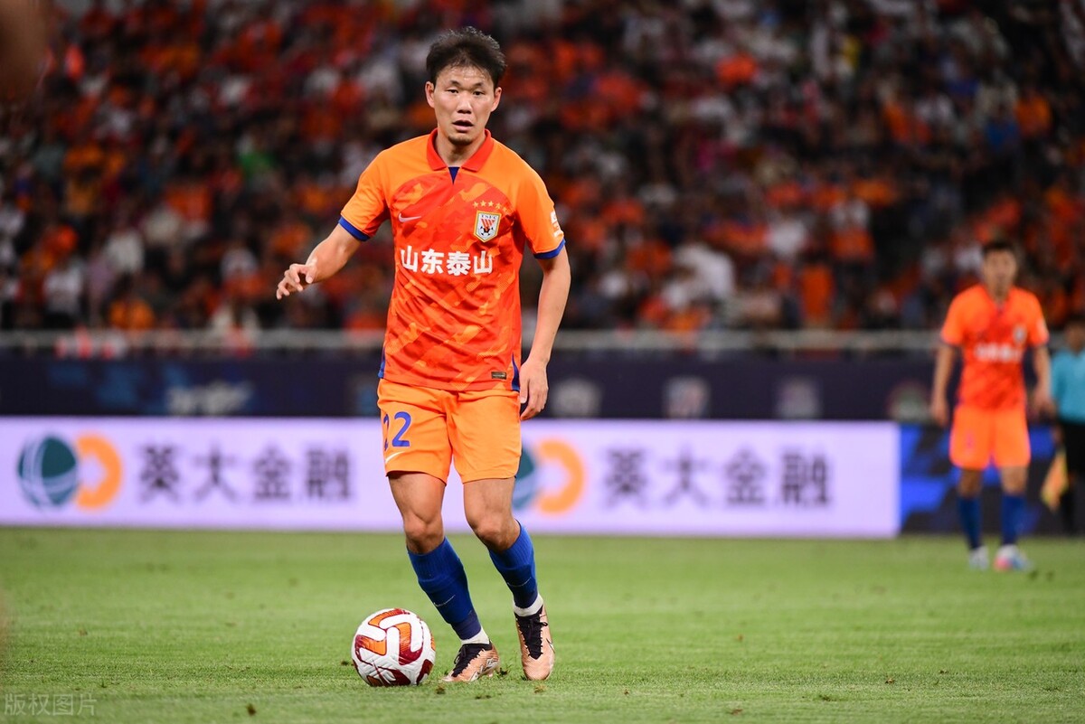 崔康熙老糊涂了？泰山新援刚送出关键助攻，却将他半场就给换下