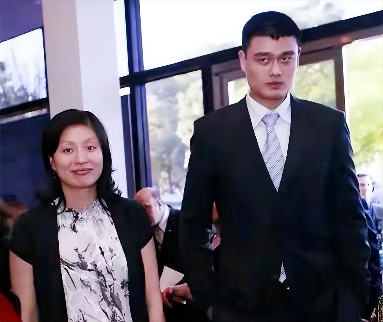 姚明叶莉个人简介,姚明和老婆叶莉高清视频