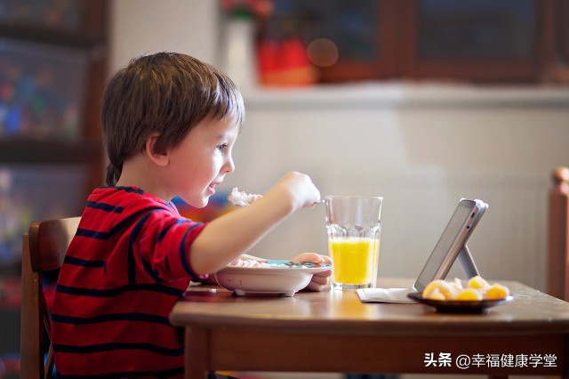 晚饭什么时候吃对身体最好,晚饭应该在几点吃对人比较好