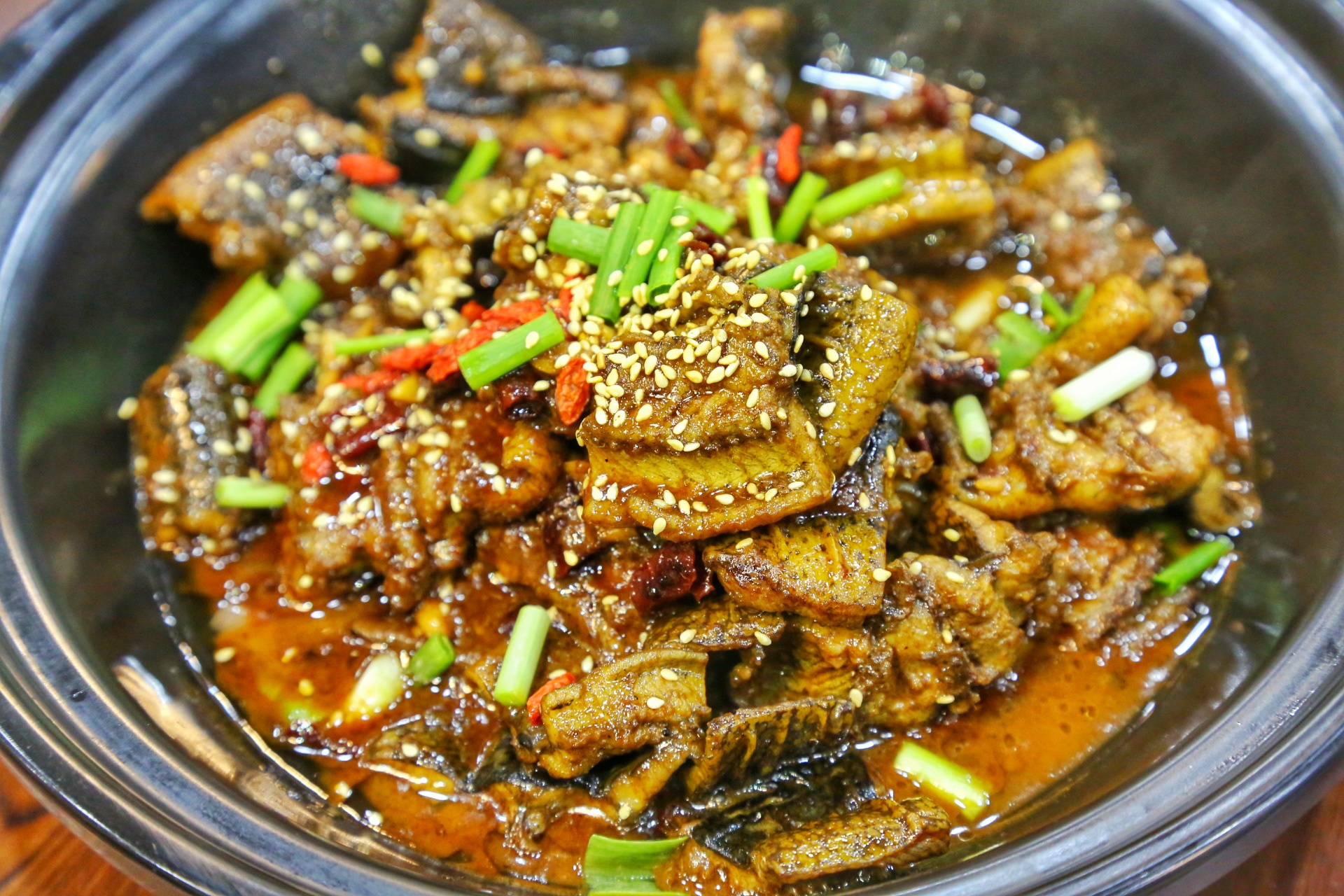 巴西龟是入侵物种为什么还要养,巴西龟可以吃蓝色小龙虾吗