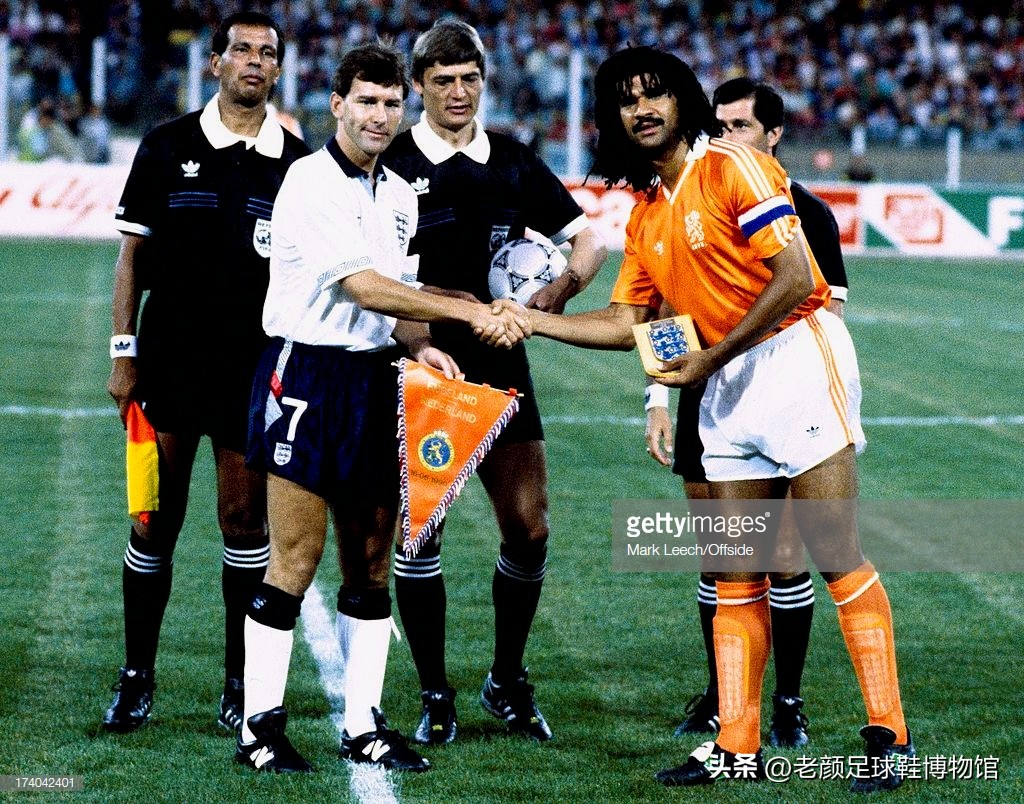 曼联英格兰队双料队长代言，最先将碳板植入足球鞋的品牌是它