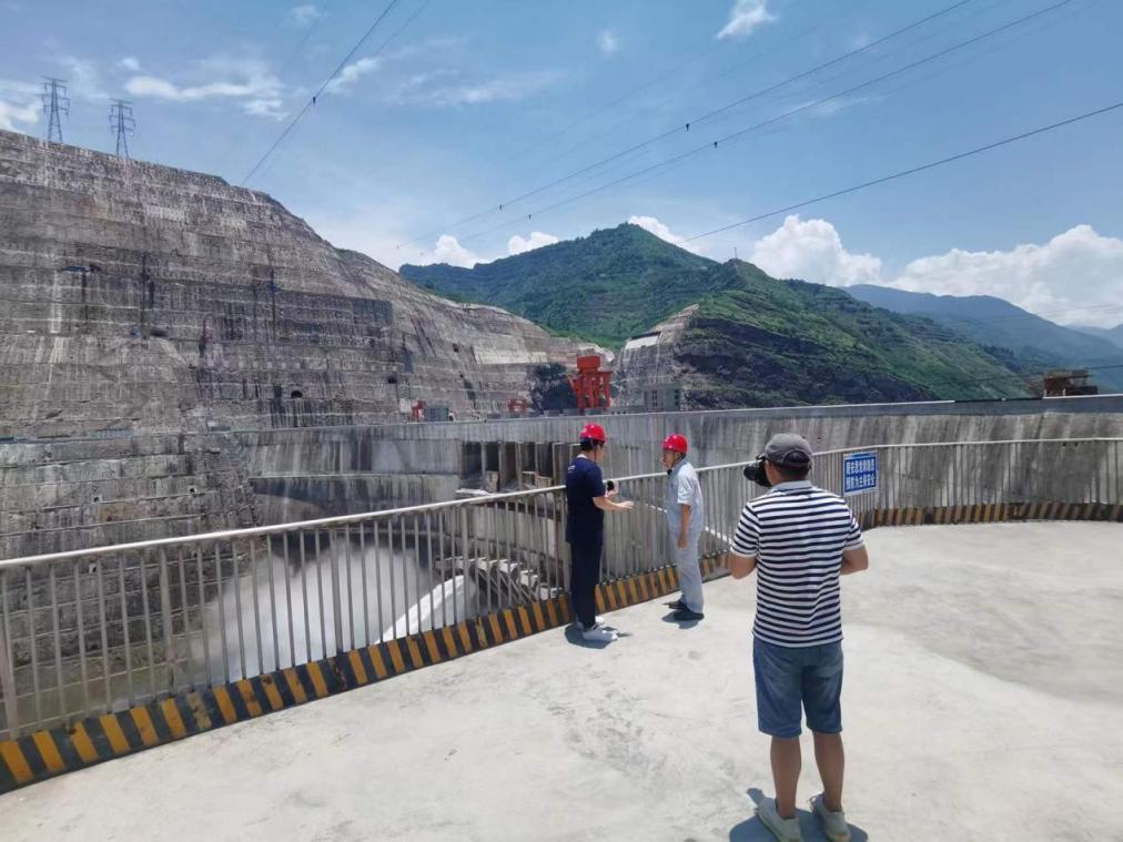 《镜头里的故事·云岭腾飞新时代》主题直播讲述云南省瞄准“三个定位”矢志跨越发展新成就