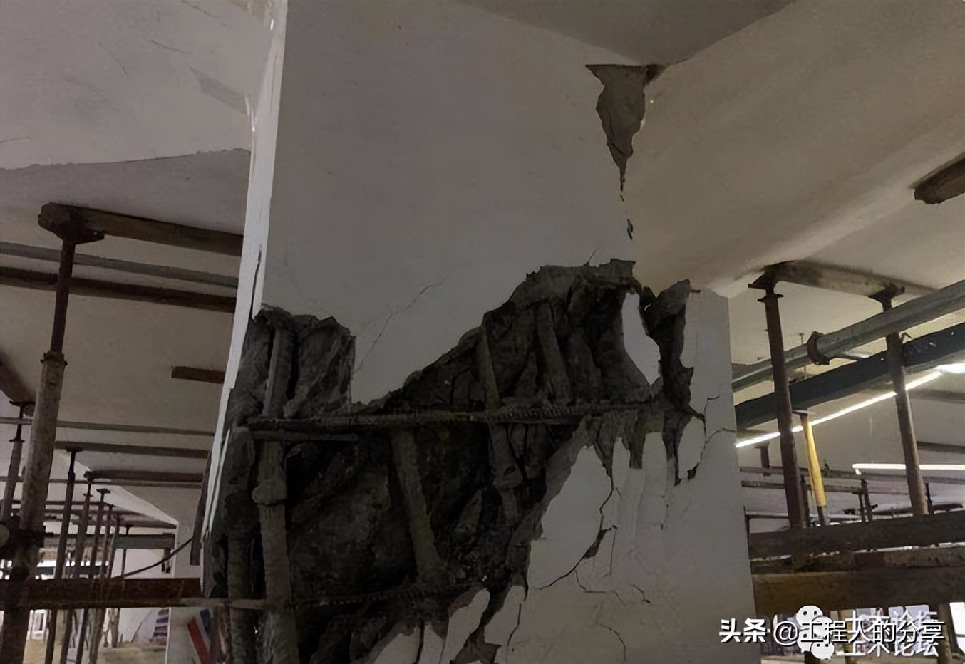 民房因暴雨出现裂缝整栋垮塌,暴雨导致墙体坍塌事故分析