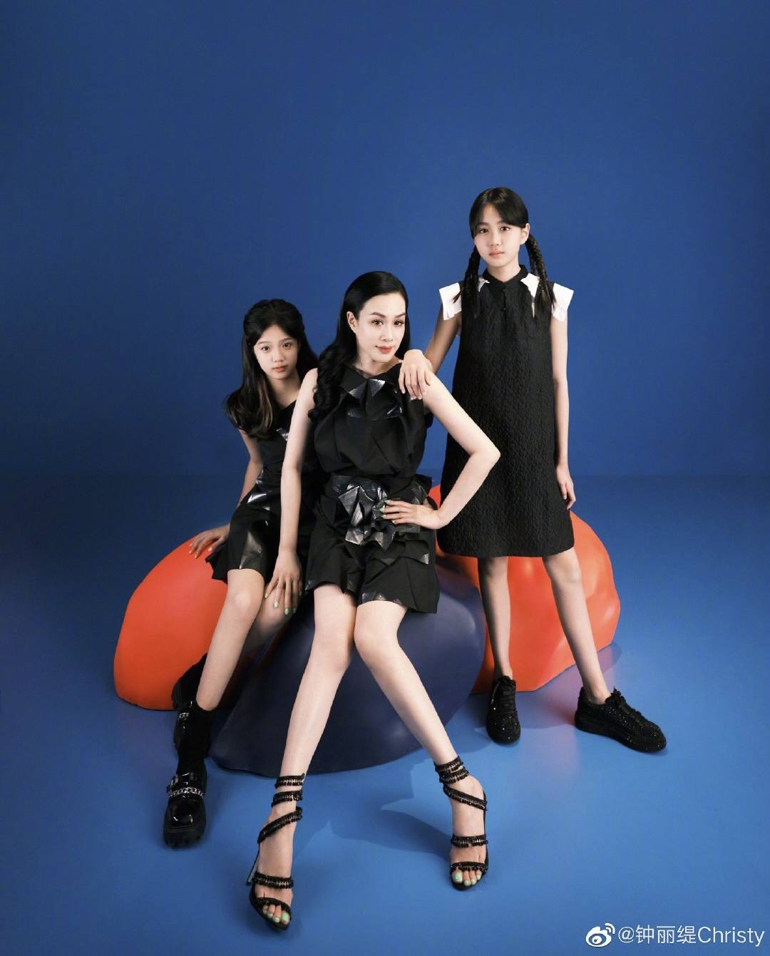 棣欐腐濂虫槑鏄熶笌鑰佸叕鐩存挱鍗栬揣,棣欐腐濂虫槑鏄熷拰鑰佸叕甯﹁揣鐩存挱