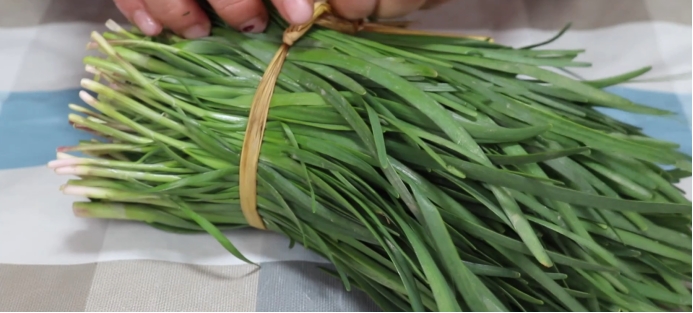 韭菜怎么调馅才好吃,韭菜馅怎么调韭菜才能翠绿