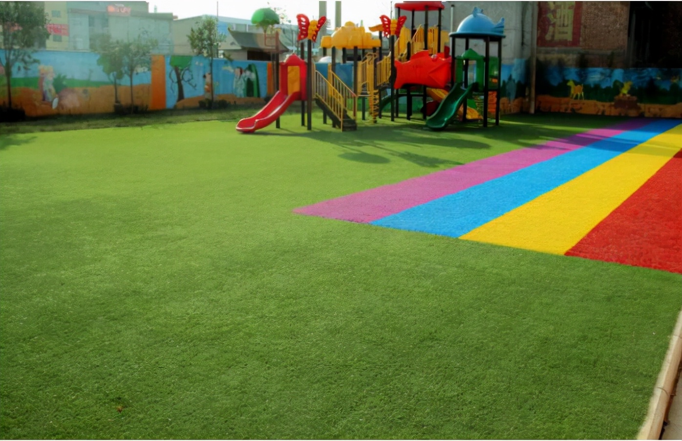 幼儿园的地面铺的是什么,幼儿园地面铺的什么材料