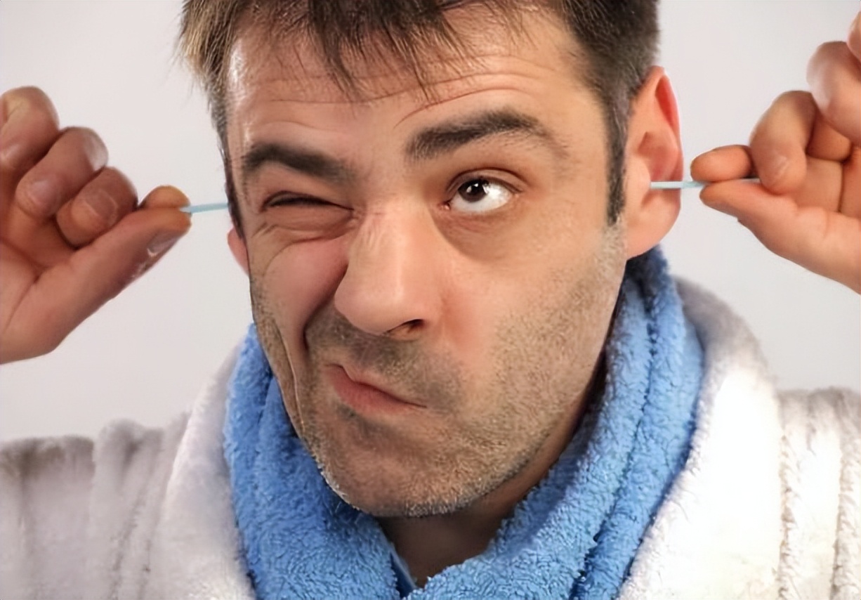 为什么有人耳屎是干的有的是湿的,为啥有人的耳屎是湿的